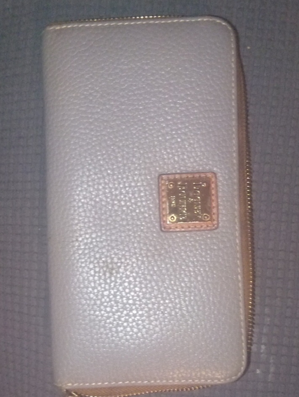 Dooney & Bourke Pebble Zip Wallet in Light Gray
